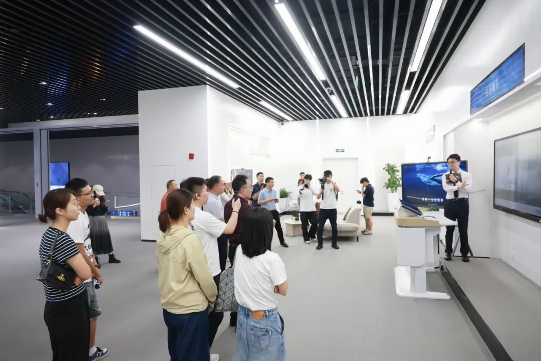 2024“互联中国”公益行动调研采风团走进高新区（滨江）(图6)