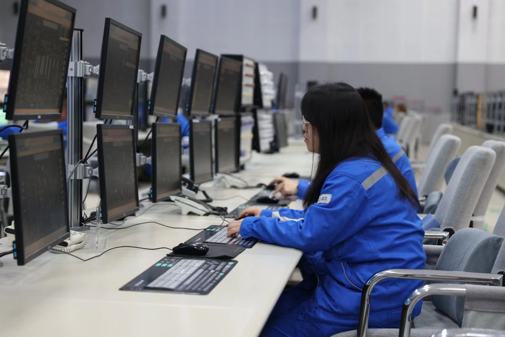 2024全国重点网络媒体龙江行 大庆石化数字赋能生产助推高质量发展(图2) 2024全国重点网络媒体龙江行 大庆石化数字赋能生产助推高质量发展(图2)