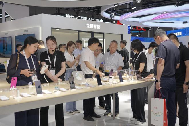 华为亮相2024中国联通合作伙伴大会展现智能科技全景实力(图3)